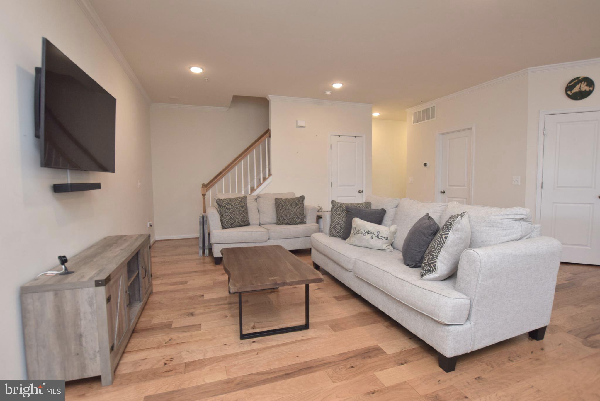 24720 Cable Mill Terrace Aldie, VA 20105 - Photo 12 of 23 LIving Area