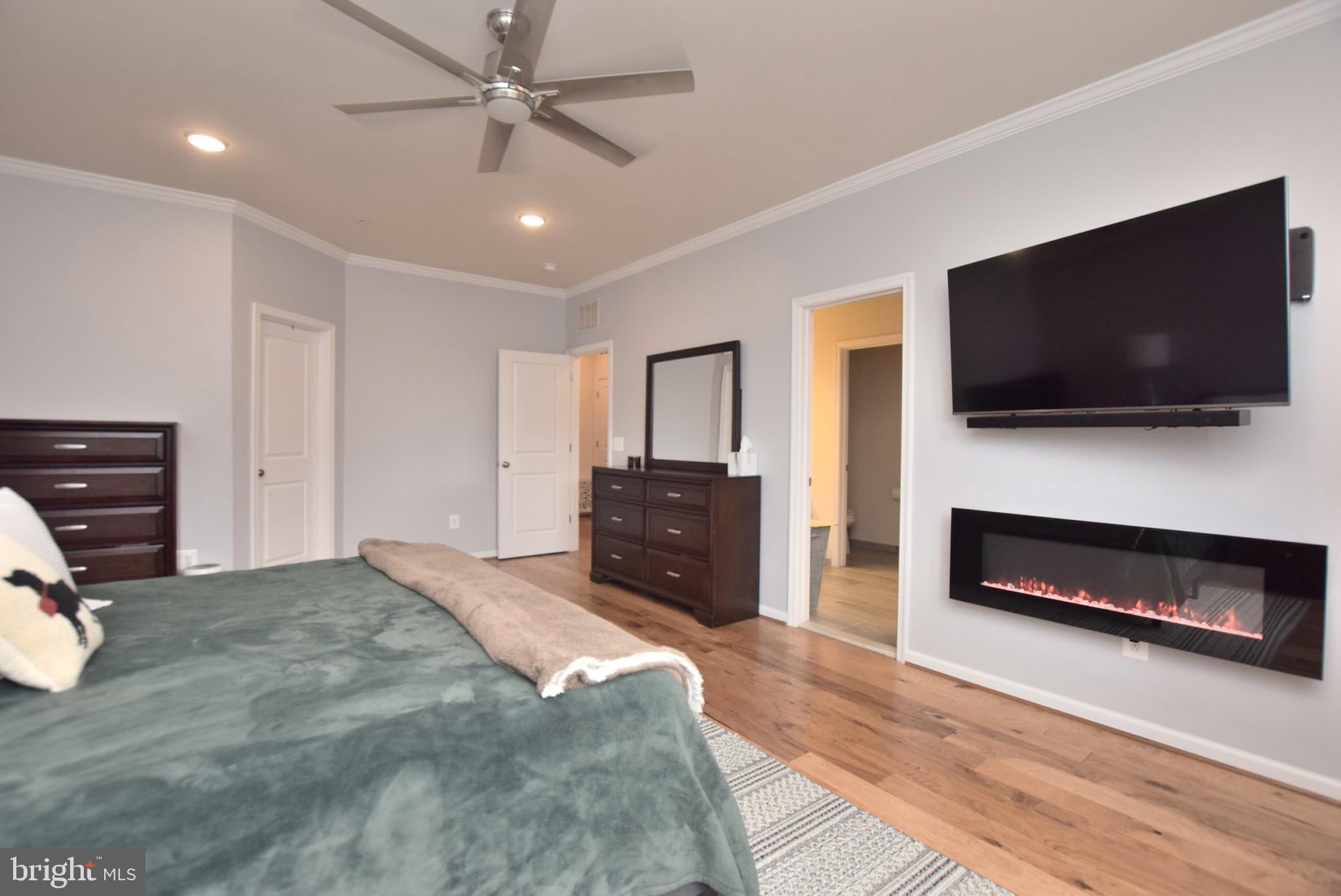 24720 Cable Mill Terrace Aldie, VA 20105 - Photo 16 of 23 Primary Bedroom