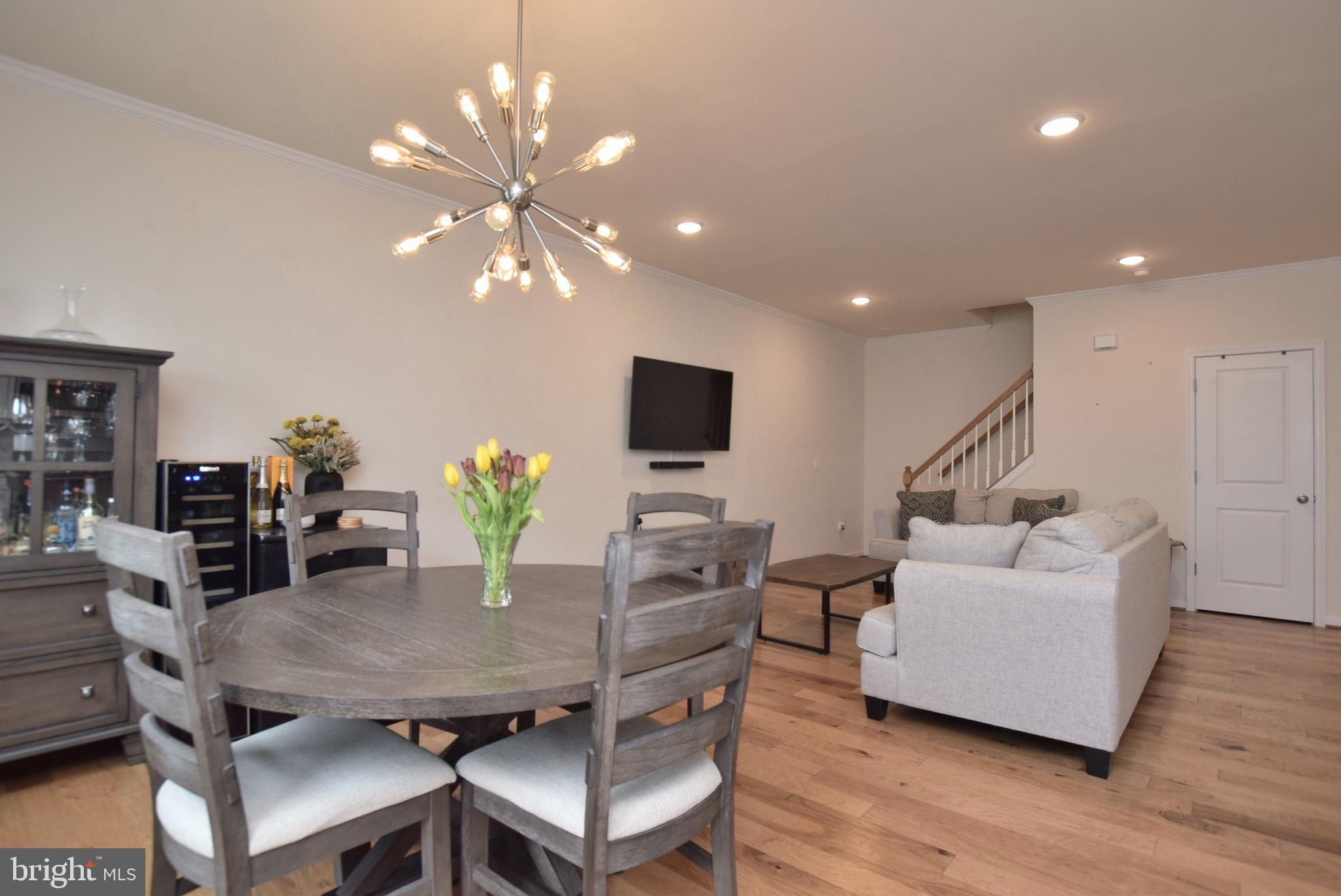24720 Cable Mill Terrace Aldie, VA 20105 - Photo 4 of 23 Living & Dining Areas