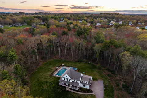 $2,100,000 | 14 Wiggin Way, Stratham, NH 03885