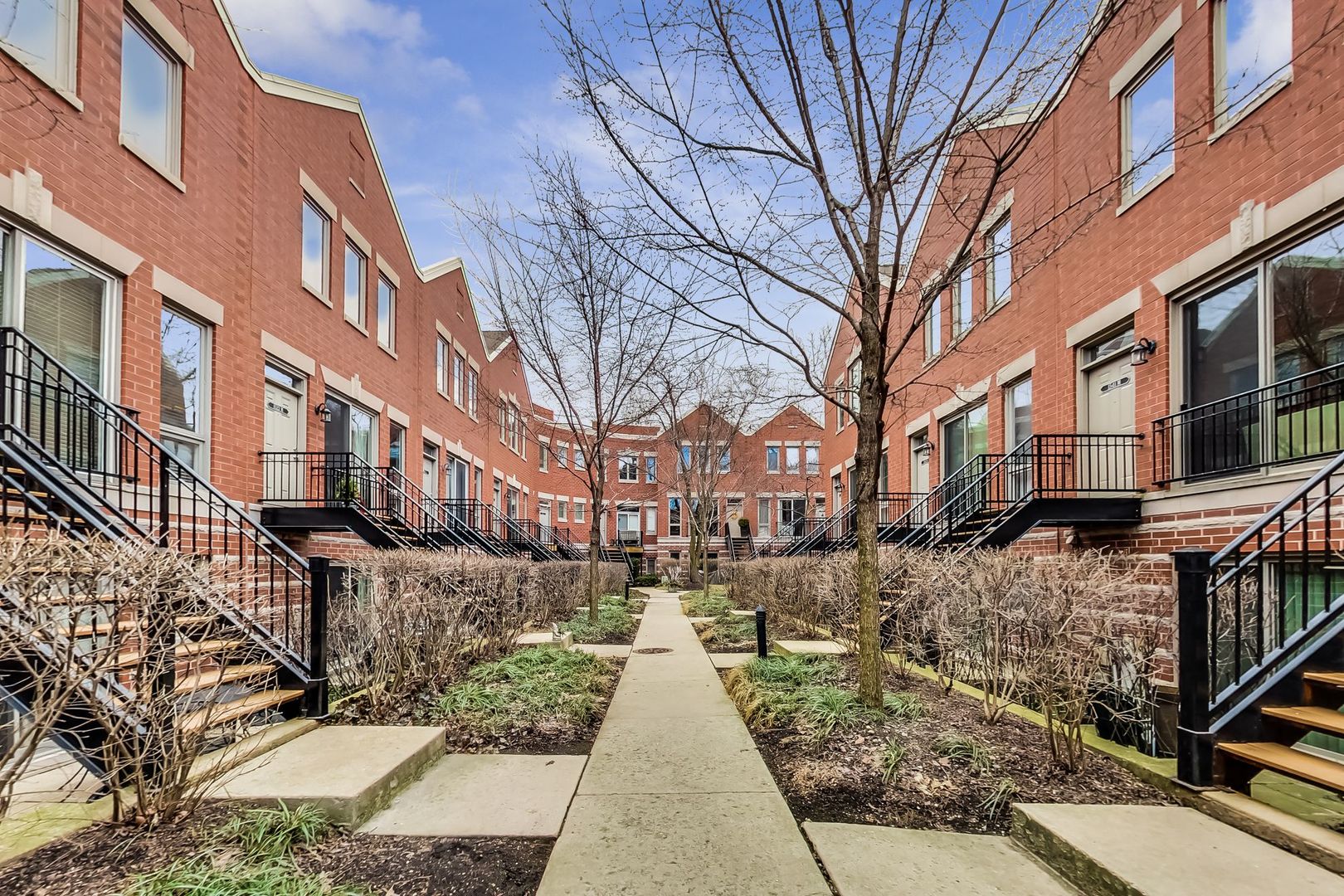 1522 West School Street, Unit N Chicago, IL 60657 - Photo 2 of 38