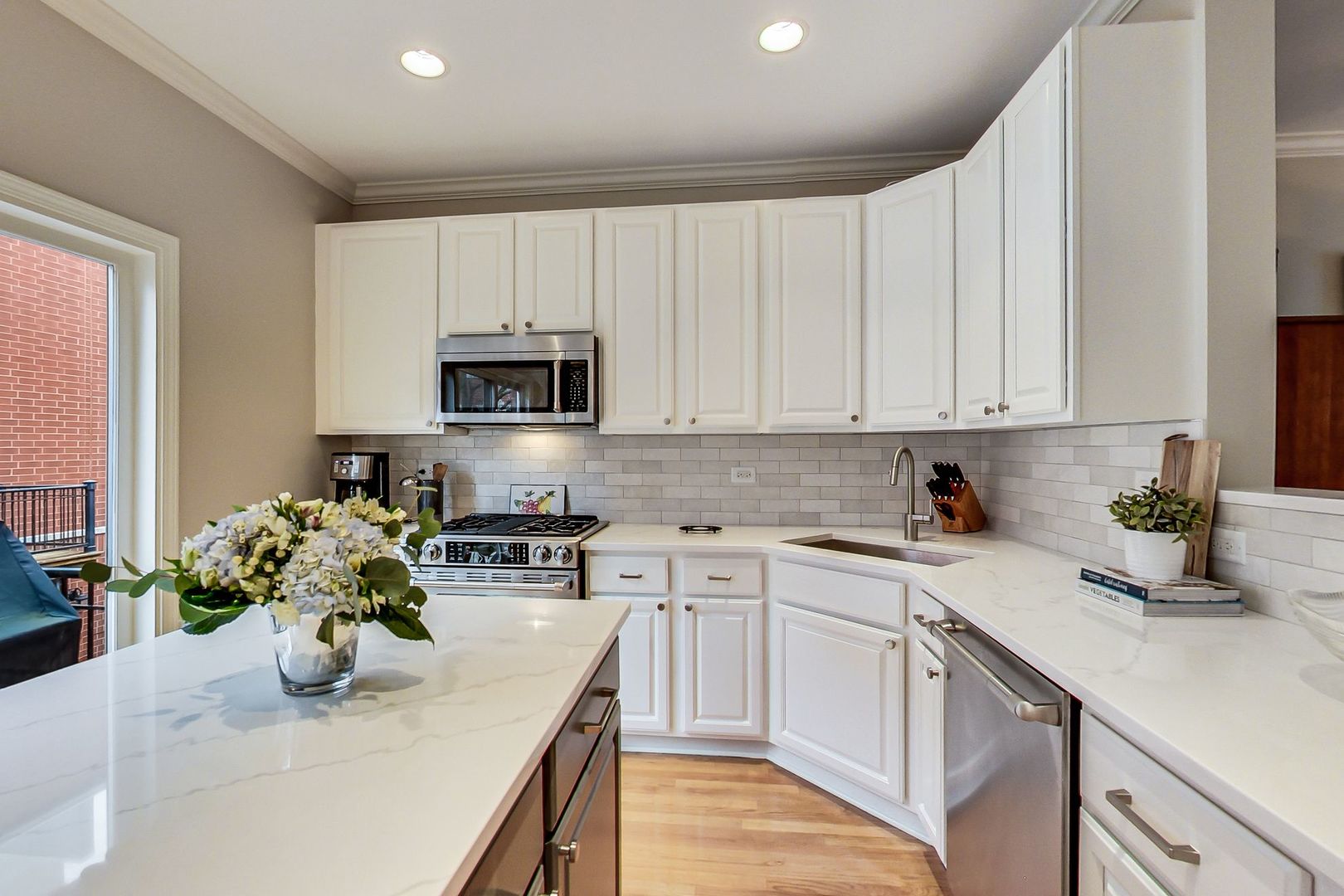 1522 West School Street, Unit N Chicago, IL 60657 - Photo 13 of 38