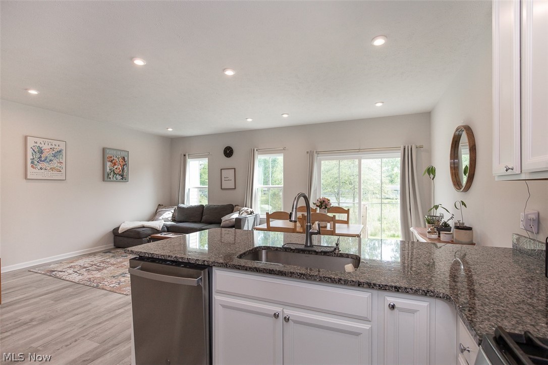 1169 Meadow Run Akron, OH 44321 - Photo 7 of 35