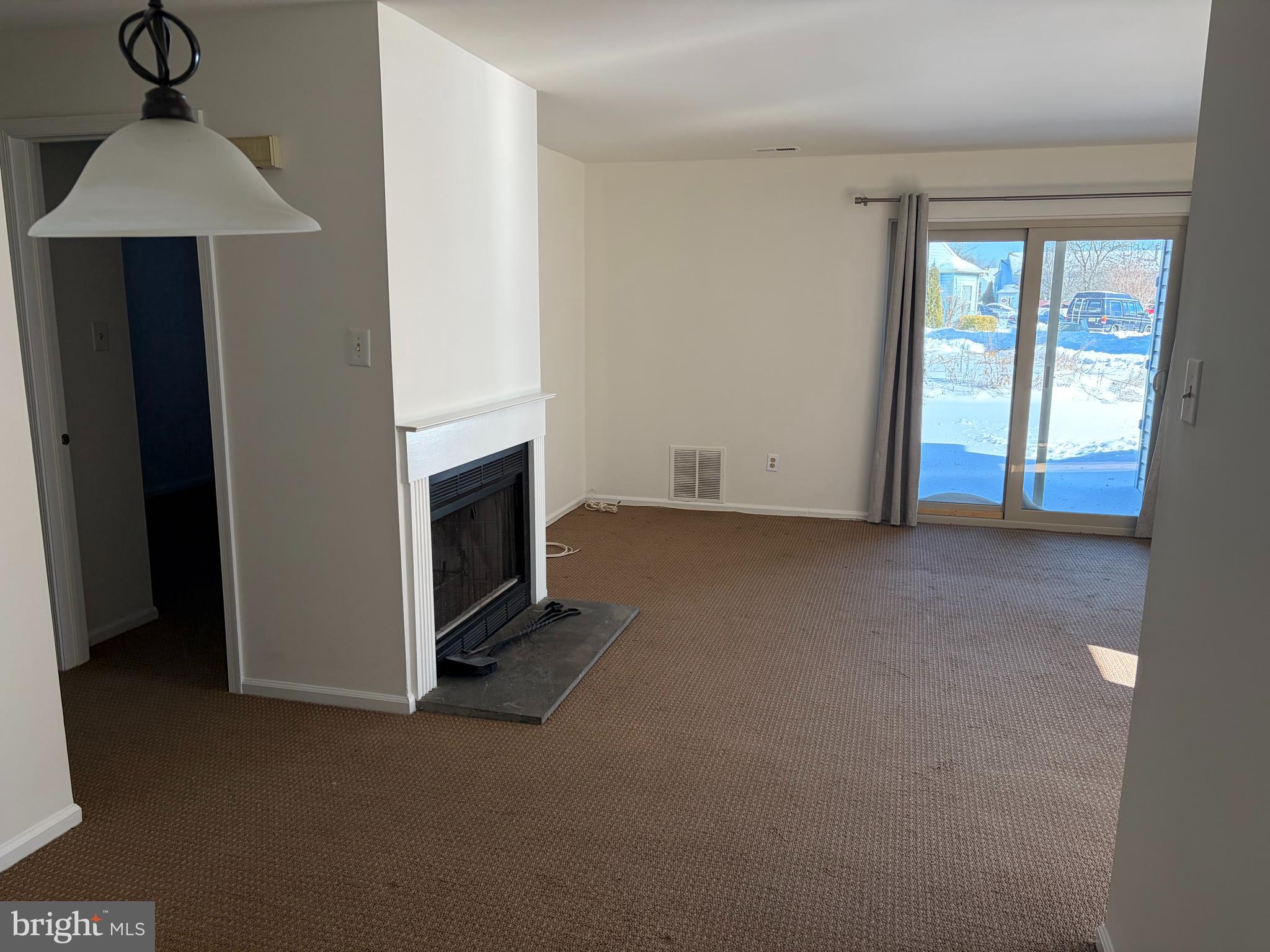 405 Atlanta Court Sewell, NJ 08080 - Photo 2 of 8