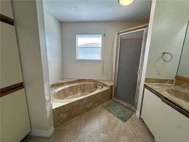 $1,900 | 738 Imperial Harbor Drive, Corpus Christi, TX 78402