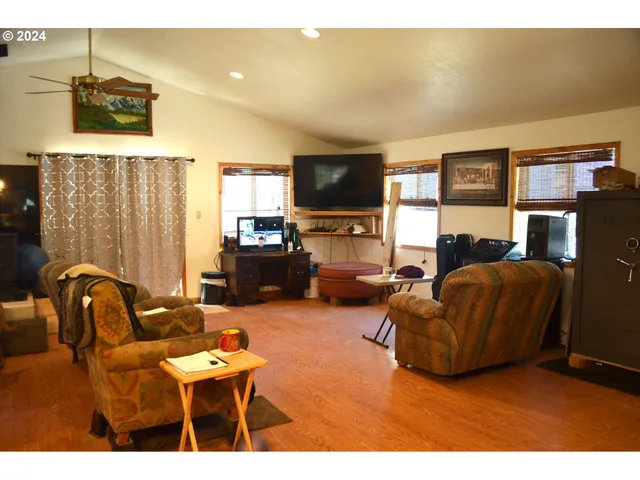 $478,900 | 132860 Hwy 97 Crescent, Crescent, OR 97733