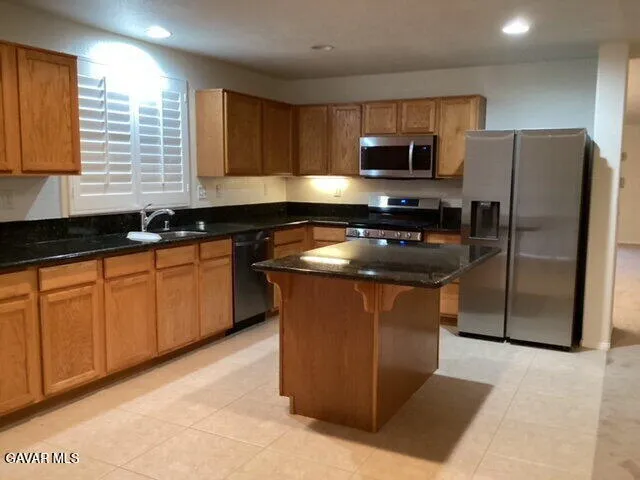 $3,200 | 38665 Erika Lane, Palmdale, CA 93551