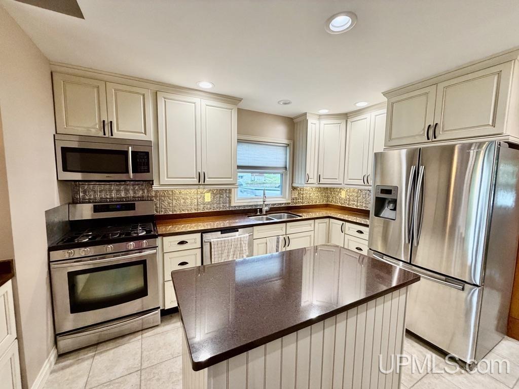 337 West Ridge Street Marquette, MI 49855 - Photo 6 of 49