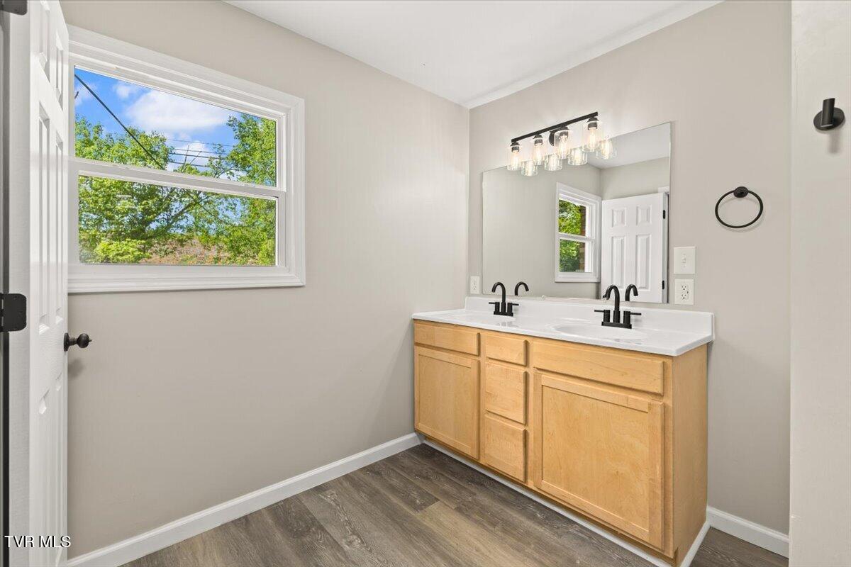 1321 Haga Road Kingsport, TN 37660 - Photo 10 of 38 11-128A3329