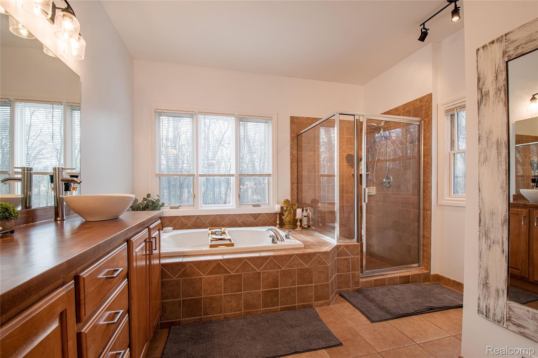 2669 Black Eagle Ridge Howell, MI 48843 - Photo 18 of 40 2669 Black Eagle Ridge HDR26.jpg