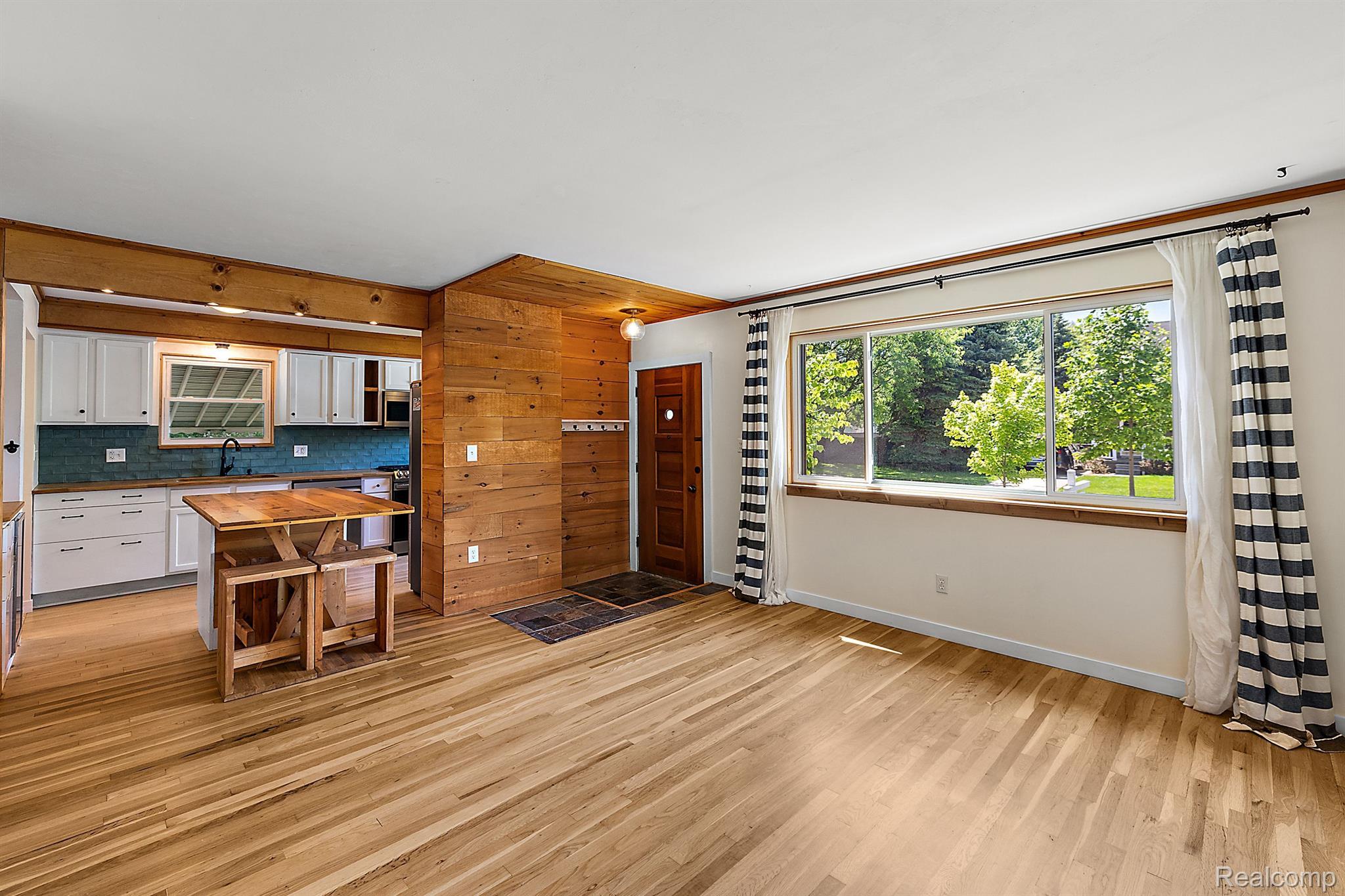 780 Cambridge Road Berkley, MI 48072 - Photo 3 of 42 Gallery Image 3