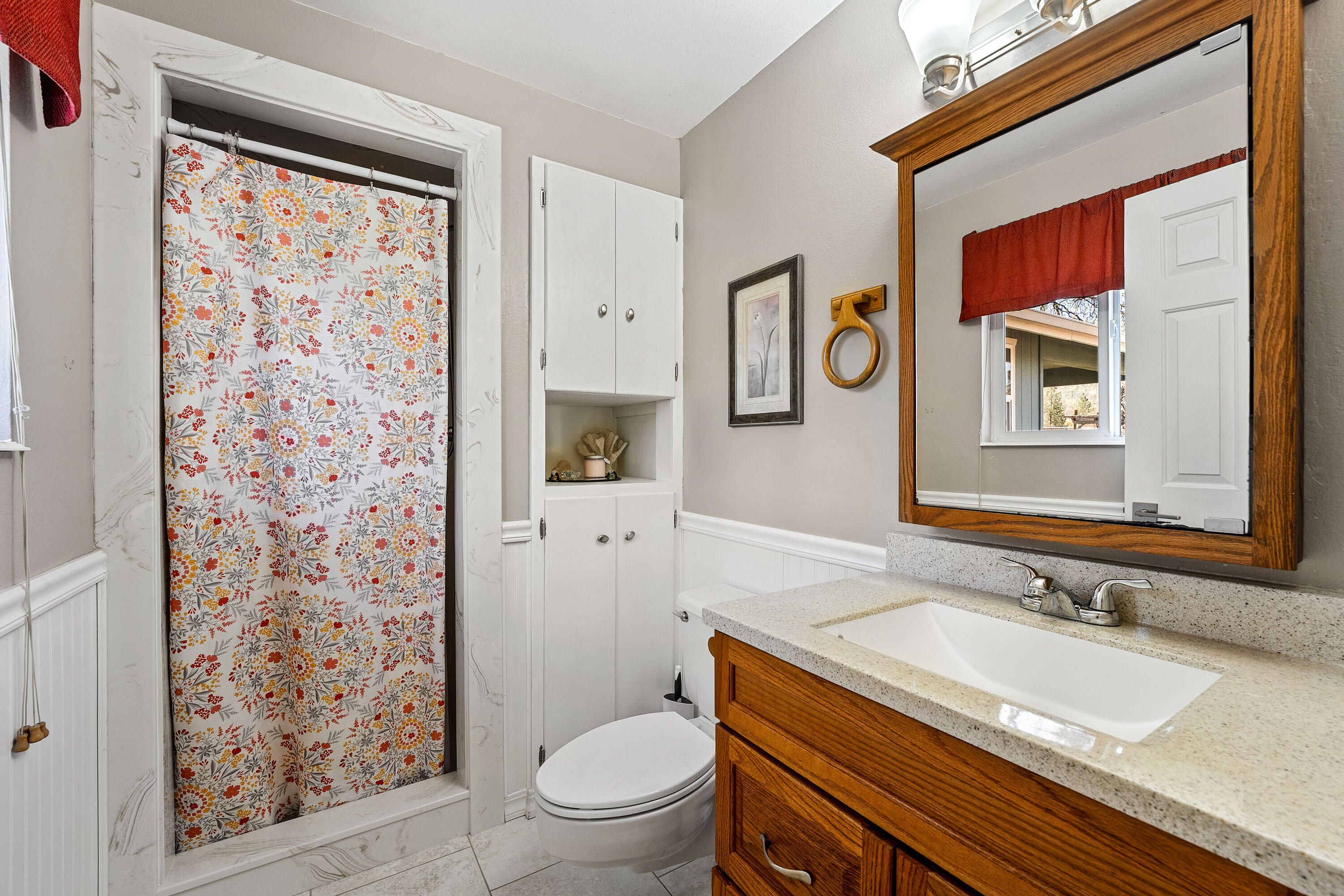 4234 Reese Creek Road Eagle Point, OR 97524 - Photo 14 of 36 Primary Bathroom