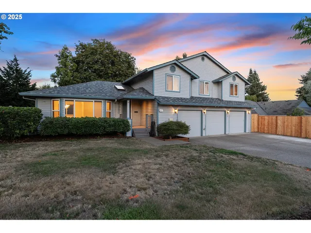 $815,000 | 30950 Southwest Willamette Way, Wilsonville, OR 97070