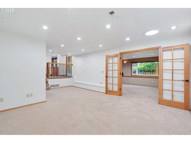 $815,000 | 30950 Southwest Willamette Way, Wilsonville, OR 97070