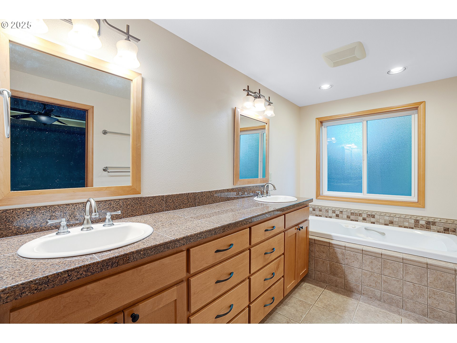 30950 Southwest Willamette Way Wilsonville, OR 97070 - Photo 25 of 47 Bathroom, Attached