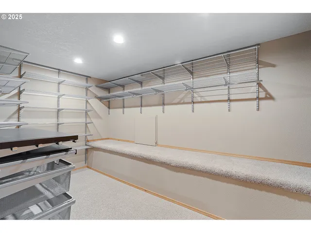 $815,000 | 30950 Southwest Willamette Way, Wilsonville, OR 97070