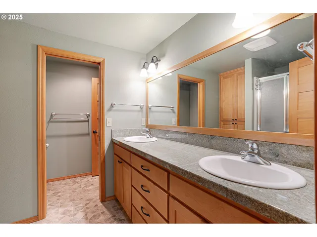 $815,000 | 30950 Southwest Willamette Way, Wilsonville, OR 97070