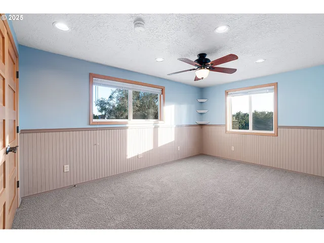 $815,000 | 30950 Southwest Willamette Way, Wilsonville, OR 97070