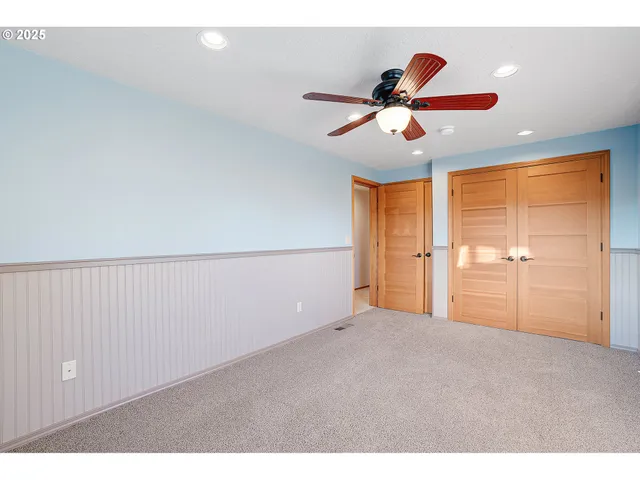 $815,000 | 30950 Southwest Willamette Way, Wilsonville, OR 97070