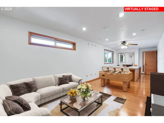 $815,000 | 30950 Southwest Willamette Way, Wilsonville, OR 97070