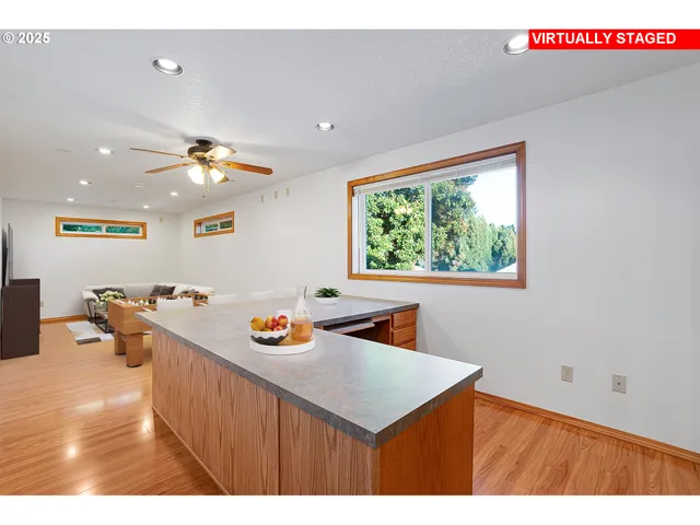 $815,000 | 30950 Southwest Willamette Way, Wilsonville, OR 97070