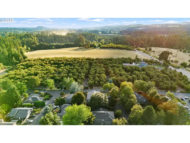 $815,000 | 30950 Southwest Willamette Way, Wilsonville, OR 97070