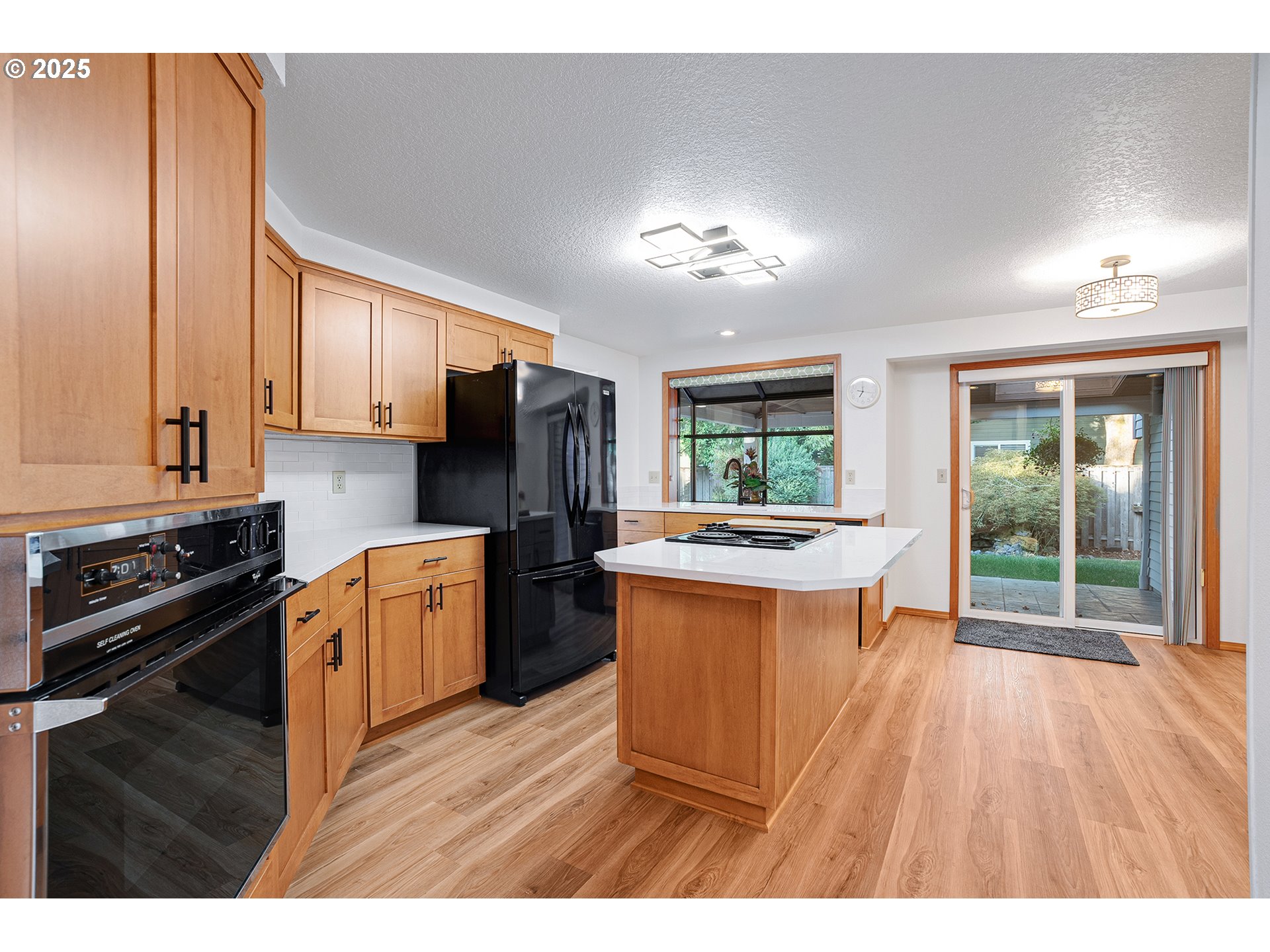 30950 Southwest Willamette Way Wilsonville, OR 97070 - Photo 9 of 47 Kitchen