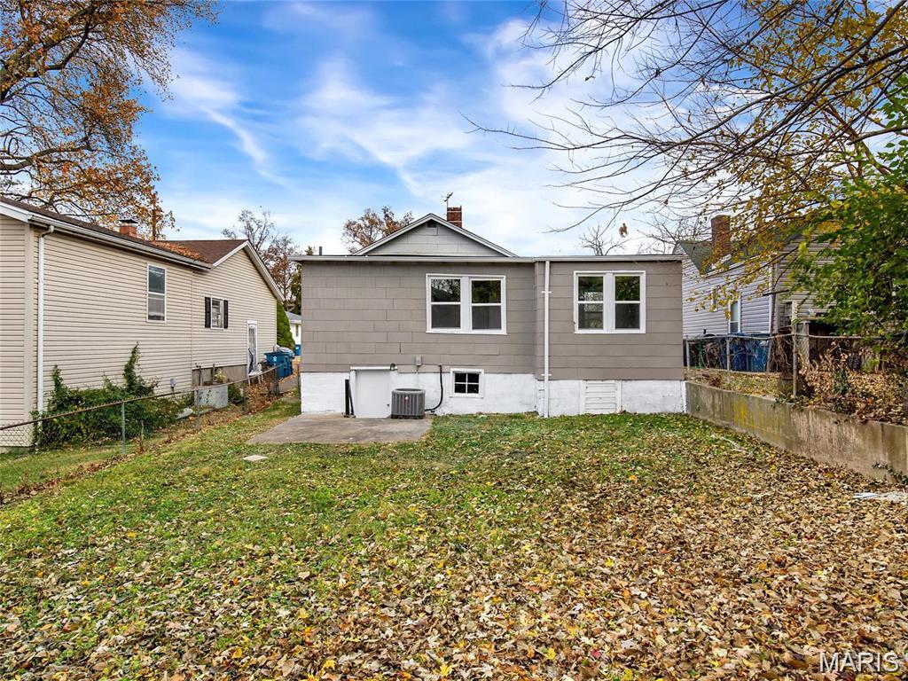 629 Decatur Street St. Charles, MO 63301 - Photo 2 of 3