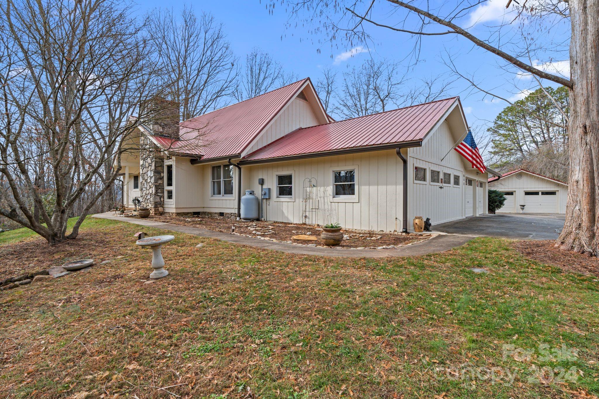 511 Nellie John Drive Clyde, NC 28721 - Photo 3 of 44