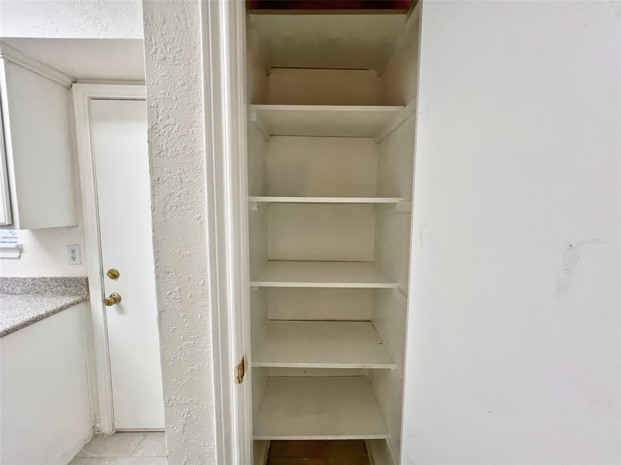 3130 Walnut Bend Lane, Unit 409 Houston, TX 77042 - Photo 11 of 30 PANTRY