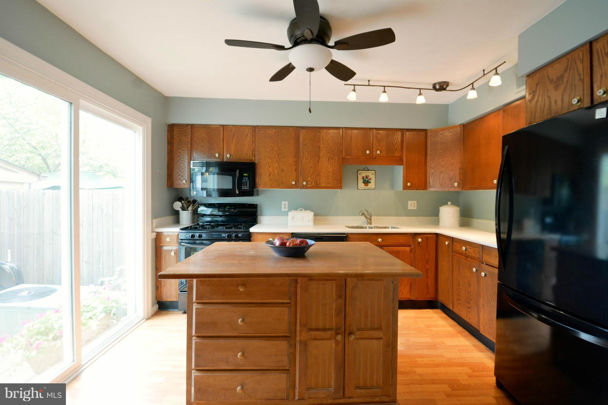 8402 Willow Forge Road Springfield, VA 22152 - Photo 8 of 30 Kitchen