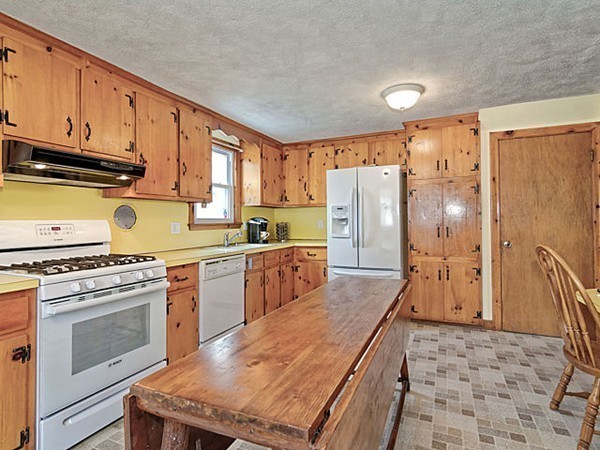44 Kingston Road Waltham, MA 02451 - Photo 6 of 28