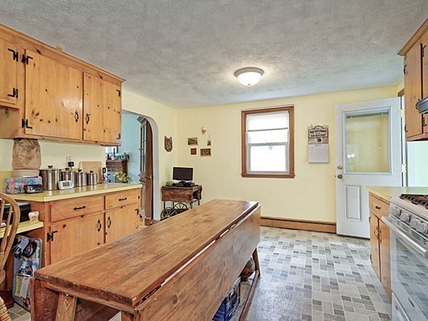 44 Kingston Road Waltham, MA 02451 - Photo 8 of 28