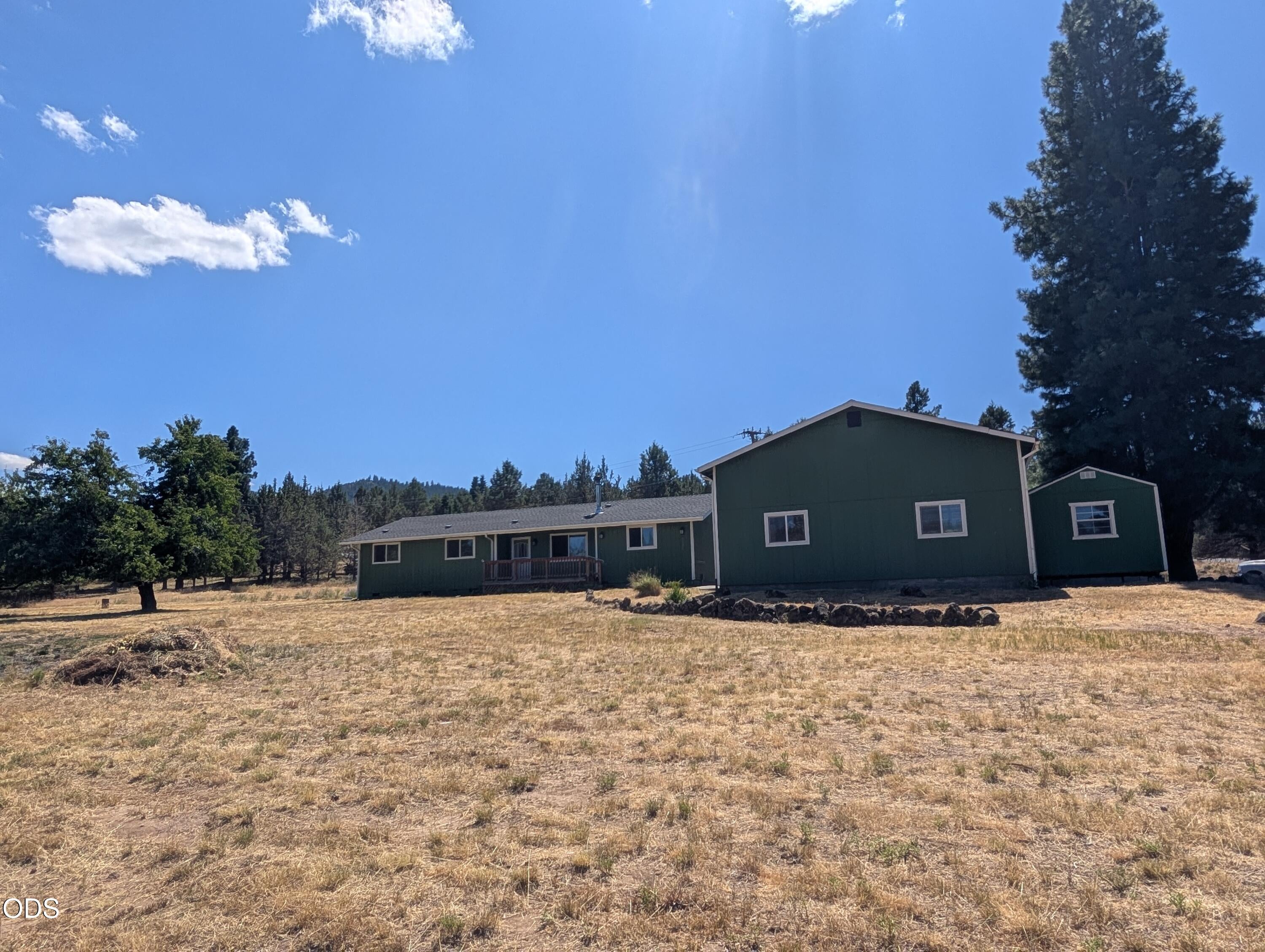 15527 Buck Road Klamath Falls, OR 97603 - Photo 4 of 38