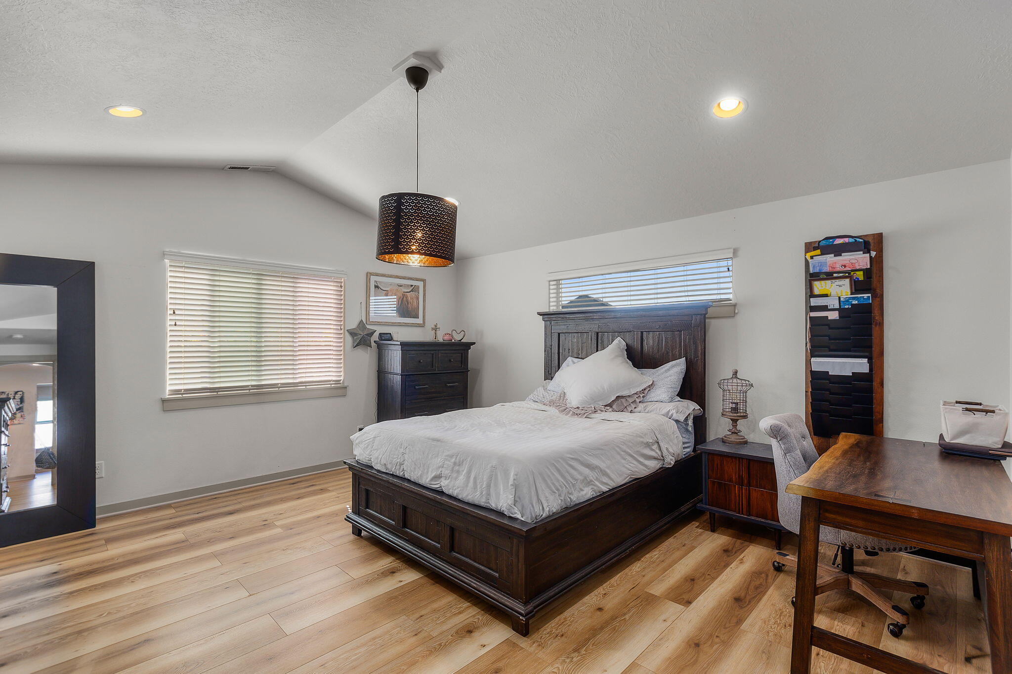4476 Southwest Salmon Place Redmond, OR 97756 - Photo 27 of 43 2024_09_27_4476_sw_salmon_pl_rdm-15