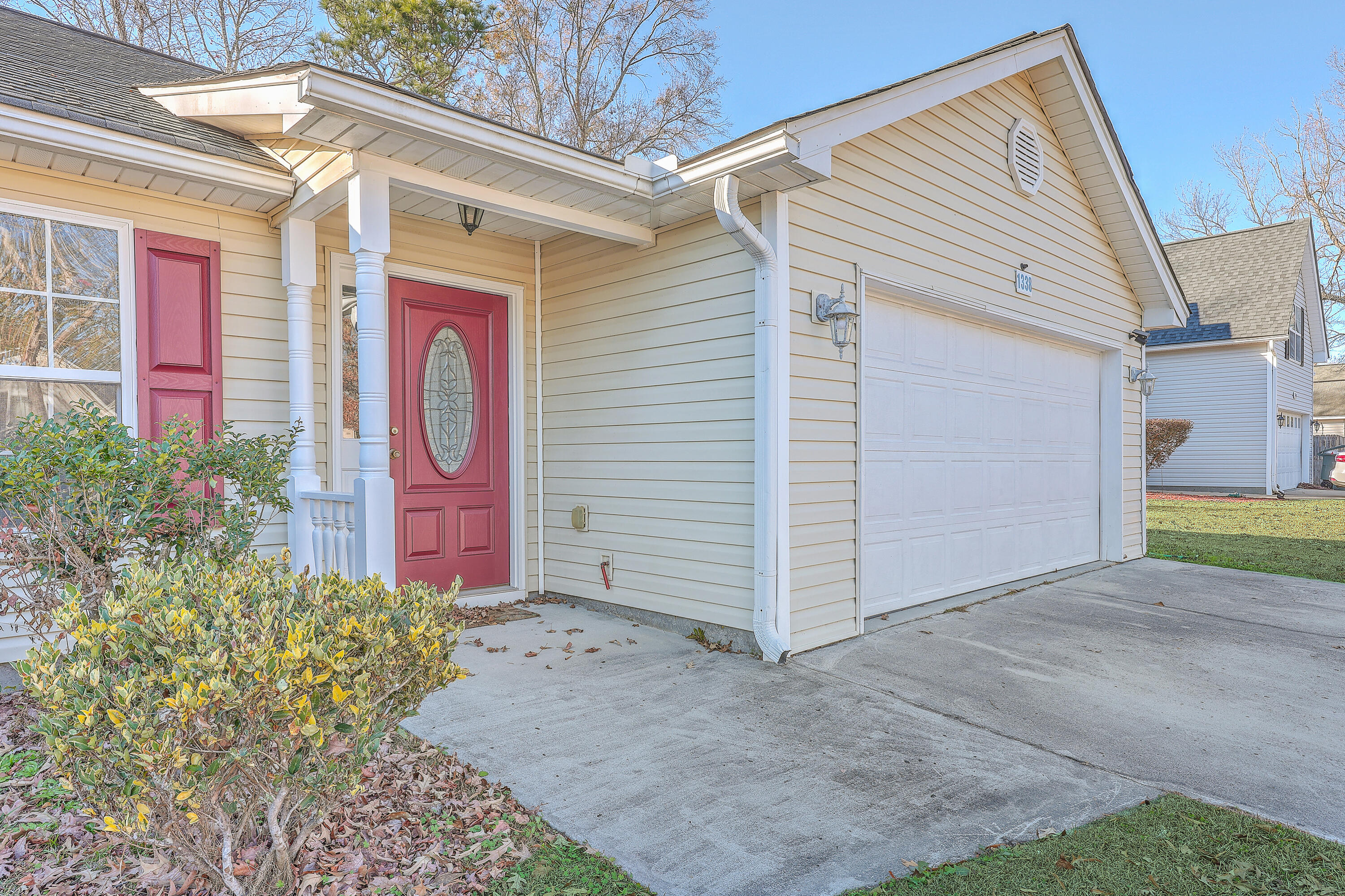 1338 Belle Grove Circle Hanahan, SC 29410 - Photo 2 of 27 ZYN_4541_2_3_4_5_6_7