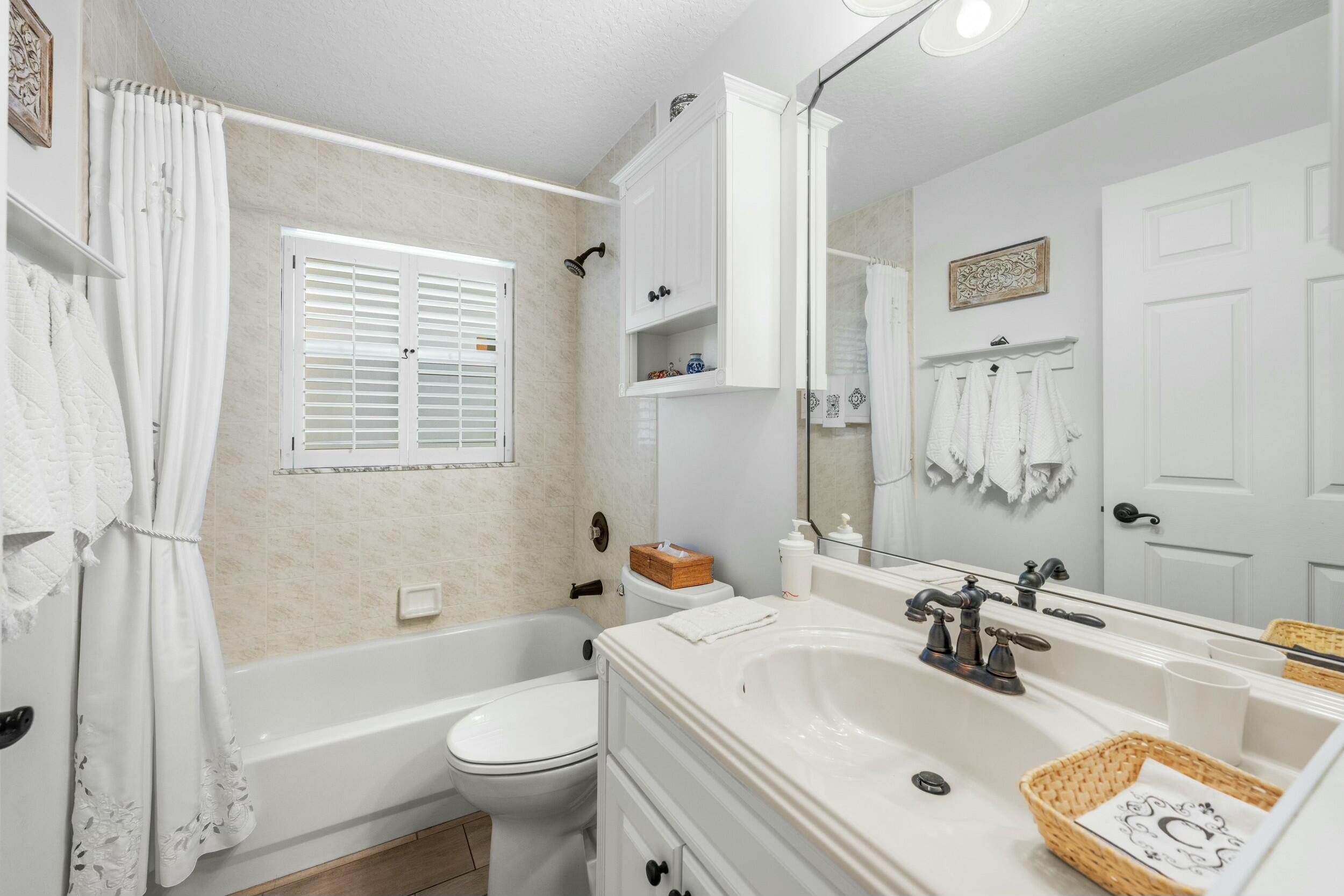 19077 Southeast County Line Road Jupiter, FL 33469 - Photo 24 of 74 Full Bath