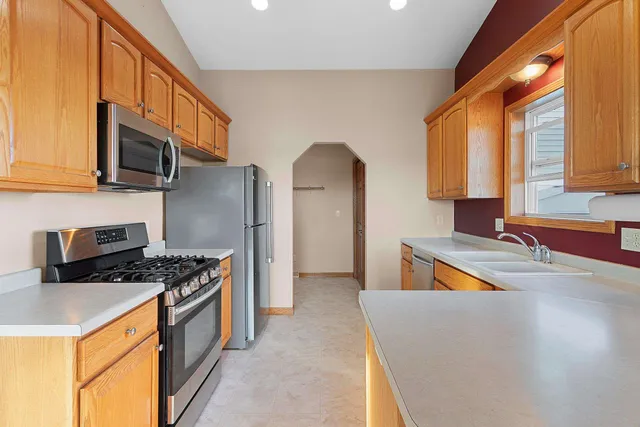 $394,900 | 552 Songbird Avenue, Wrightstown, WI 54180