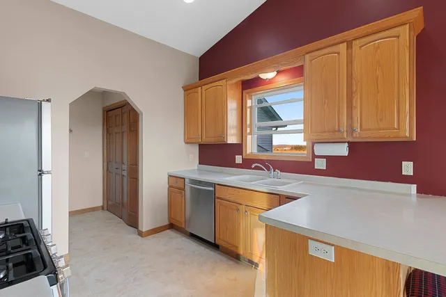 $394,900 | 552 Songbird Avenue, Wrightstown, WI 54180