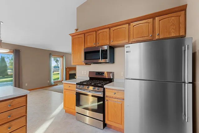 $394,900 | 552 Songbird Avenue, Wrightstown, WI 54180