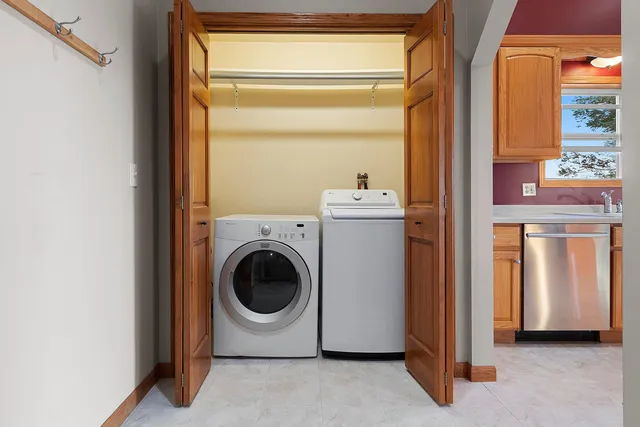 $394,900 | 552 Songbird Avenue, Wrightstown, WI 54180