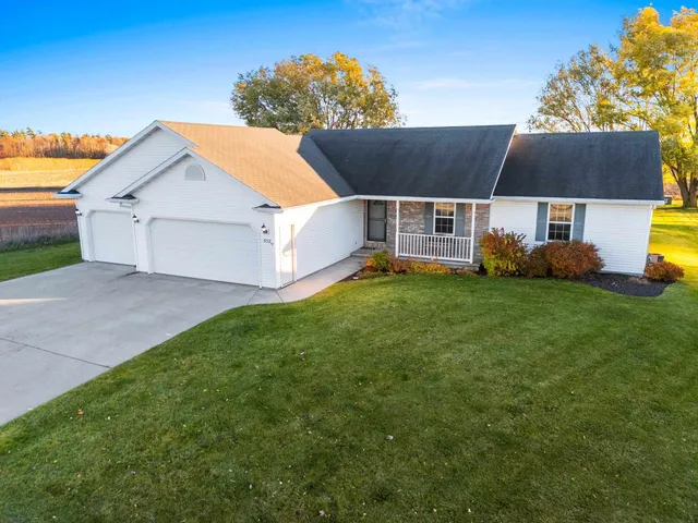 $394,900 | 552 Songbird Avenue, Wrightstown, WI 54180