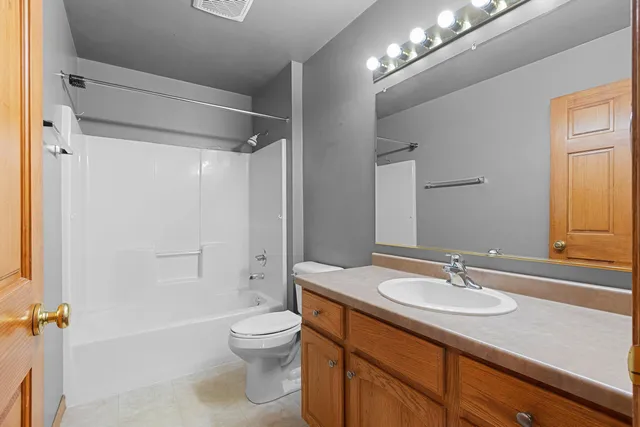 $394,900 | 552 Songbird Avenue, Wrightstown, WI 54180