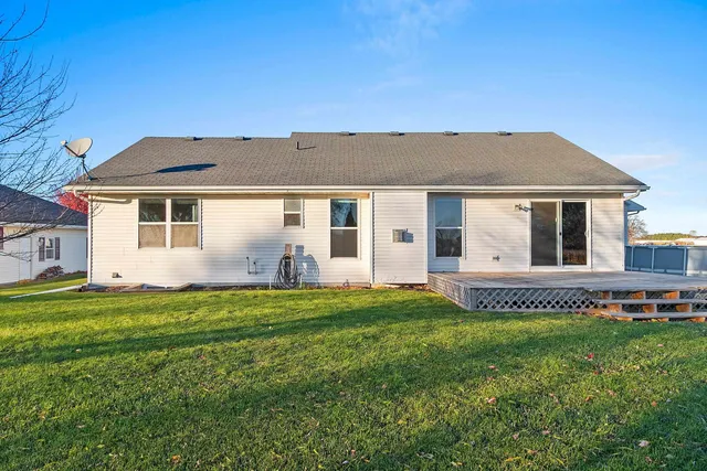 $394,900 | 552 Songbird Avenue, Wrightstown, WI 54180