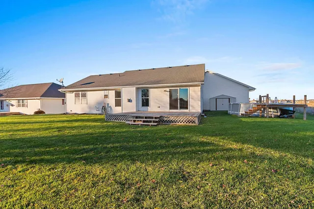 $394,900 | 552 Songbird Avenue, Wrightstown, WI 54180