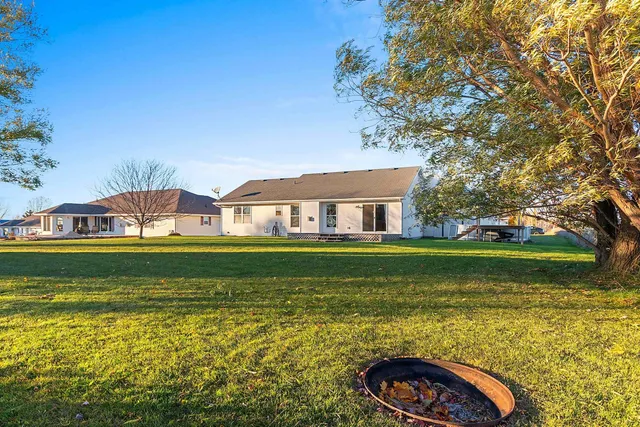 $394,900 | 552 Songbird Avenue, Wrightstown, WI 54180