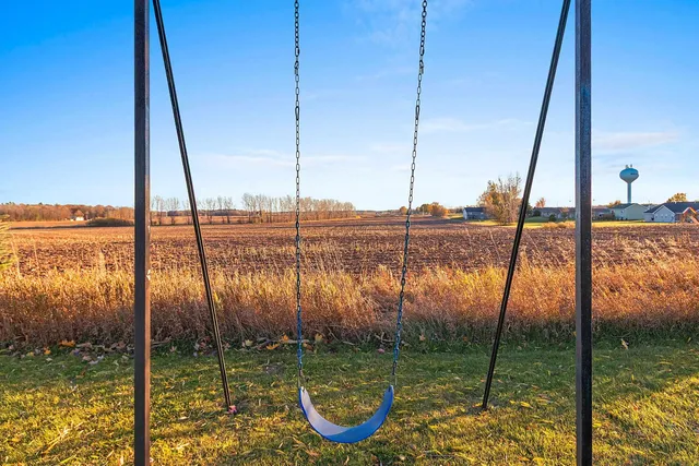 $394,900 | 552 Songbird Avenue, Wrightstown, WI 54180