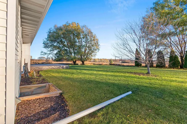 $394,900 | 552 Songbird Avenue, Wrightstown, WI 54180