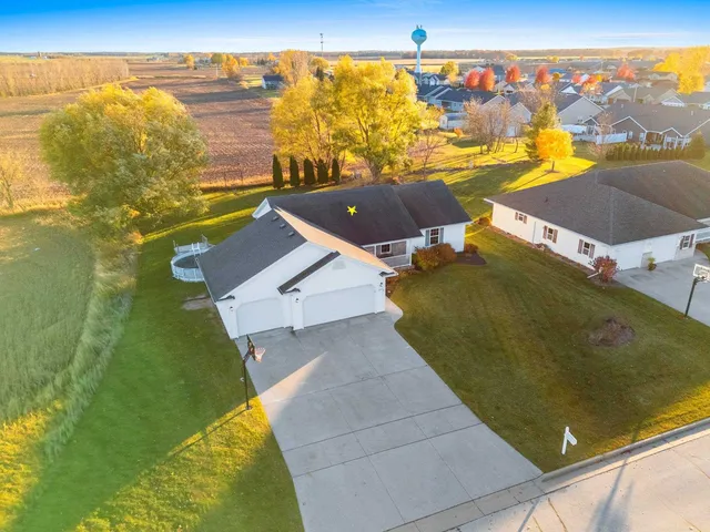 $394,900 | 552 Songbird Avenue, Wrightstown, WI 54180