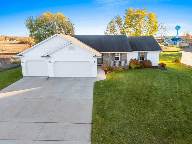 $394,900 | 552 Songbird Avenue, Wrightstown, WI 54180